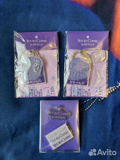 Брелок и пин Yet to Come in Busan
