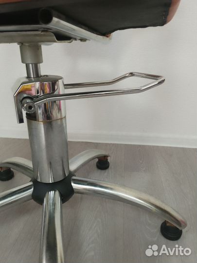 Парикмахерское кресло бу