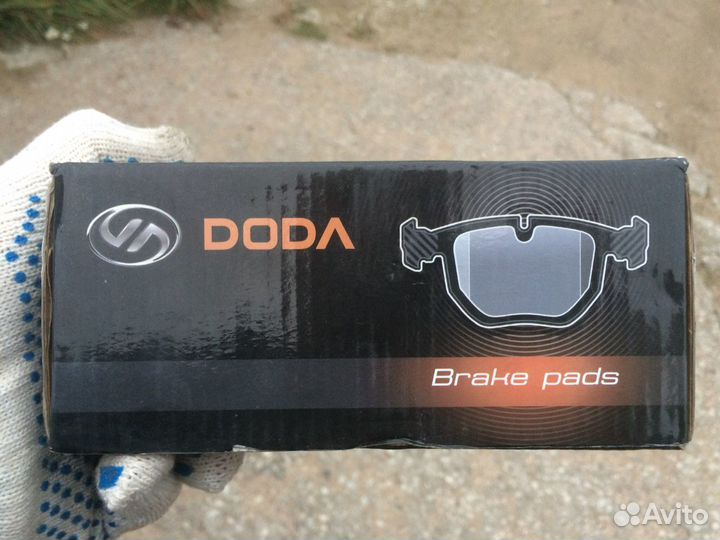 Колодки тормозные передние с датчиком Volkswagen