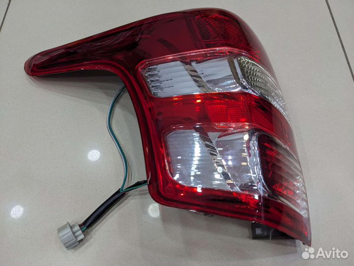 Фонарь задний левый mitsubishi L200 2015-2018