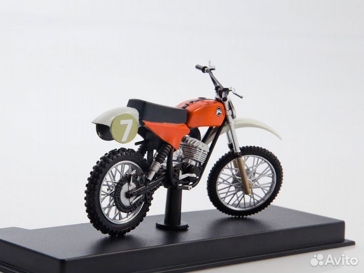 1:24 Наши мотоциклы №22 - Восход 250-ску-4