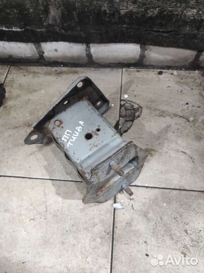 Кронштейн усилителя передний Nissan Tiida C11