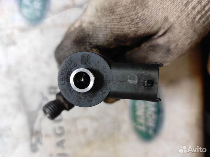 Форсунка топливная Volvo XC90 D5 2005-14 30750283