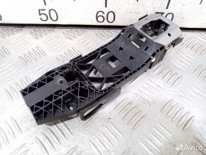 Б/У Кронштейн ручки водительской двери#003