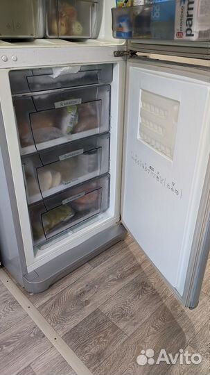 Холодильник Ariston