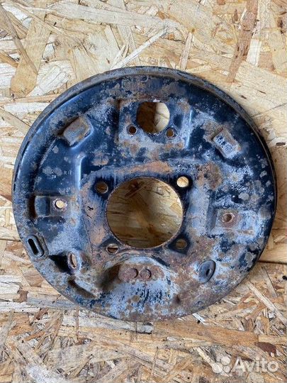 Щит опорный задний правый Ford Focus