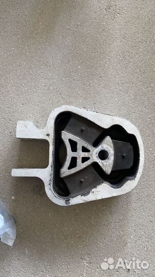 Подушка крепления кпп Ford Mondeo 4 2007 - 2010