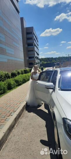 Свадебное платье со шлейфом