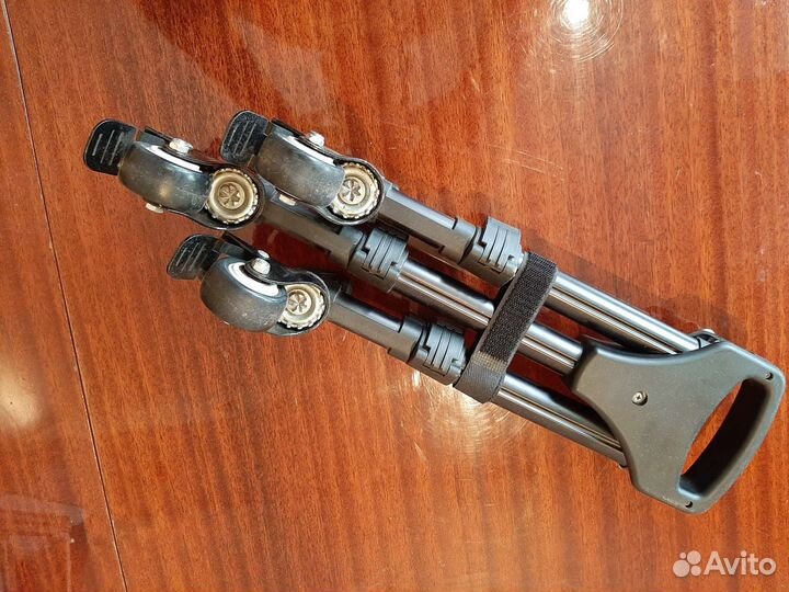 Трипод для штатива на колесах