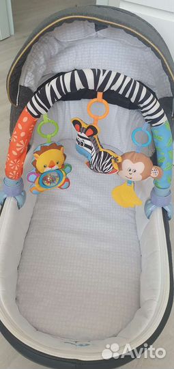 Дуга с игрушками