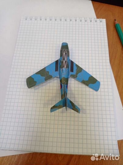 Модель самолёта Миг-15