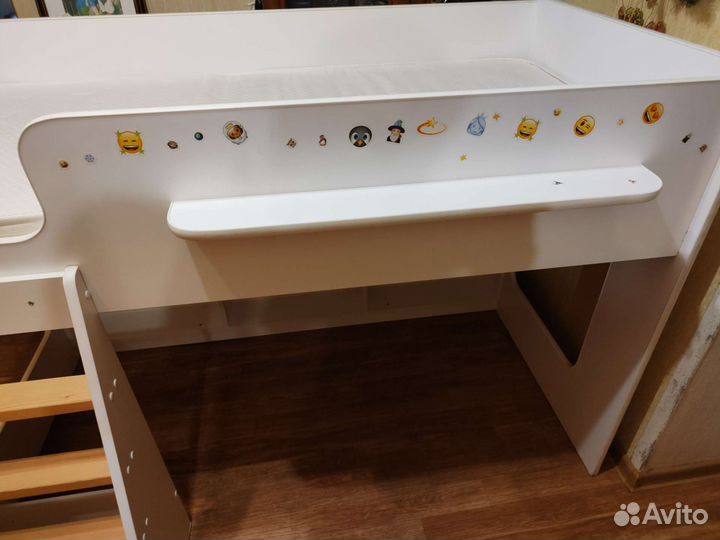 Кровать-чердак с лестницей и матрасом