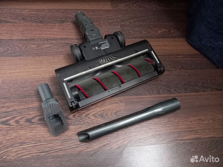 Пылесос беспроводной вертикальный Redmond RV-UR362