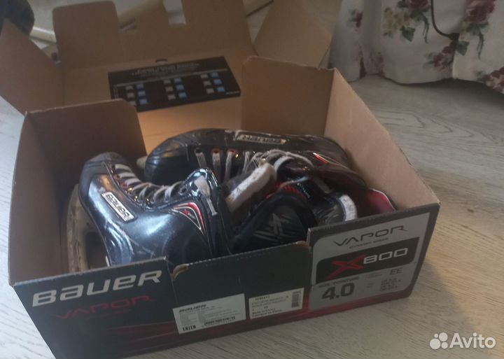 Хоккейные коньки модель:Bauer Vapor x800