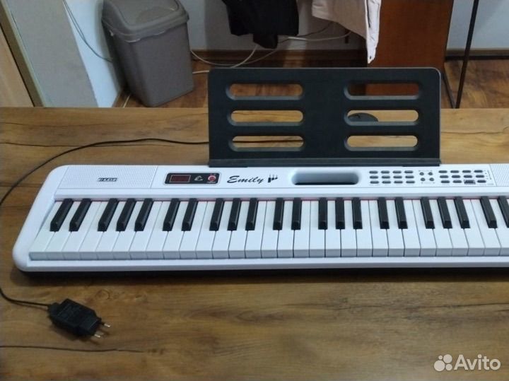 Emily piano синтезатор