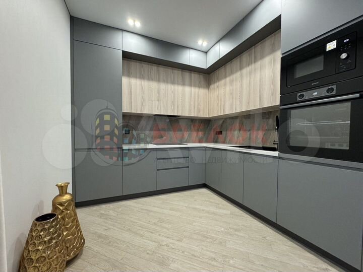 4-к. квартира, 100 м², 17/25 эт.