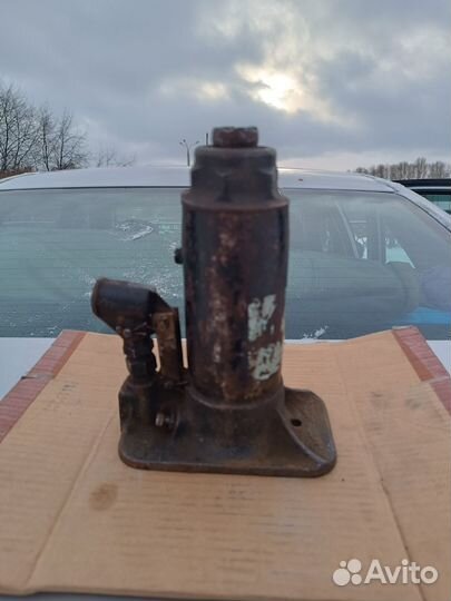 Домкрат Грузовой б/у