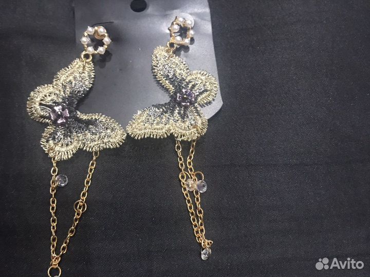 Серьги со стразами разные