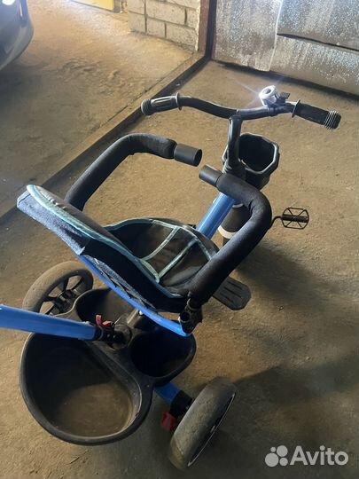 Трехколесный велосипед с ручкой