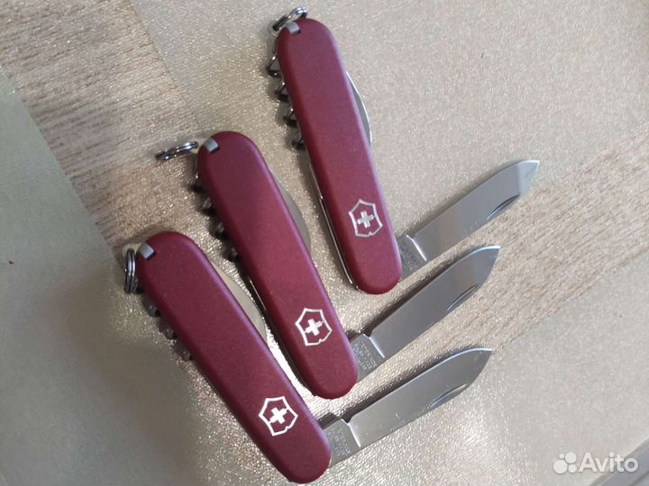 Швейцарский нож Victorinox Waiter 0.3303