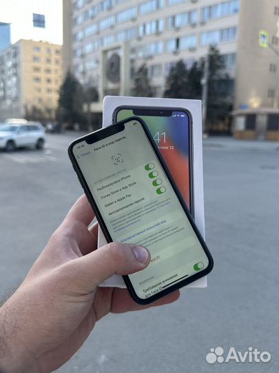 iPhone X, 64 ГБ