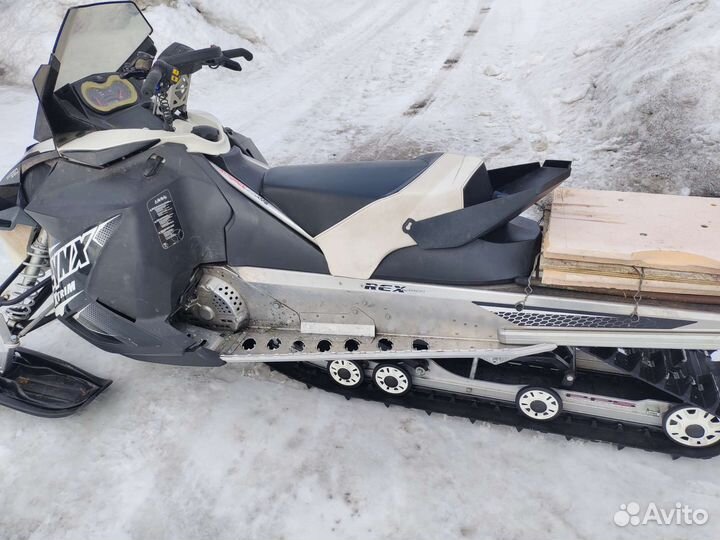 Продам снегоход BRP