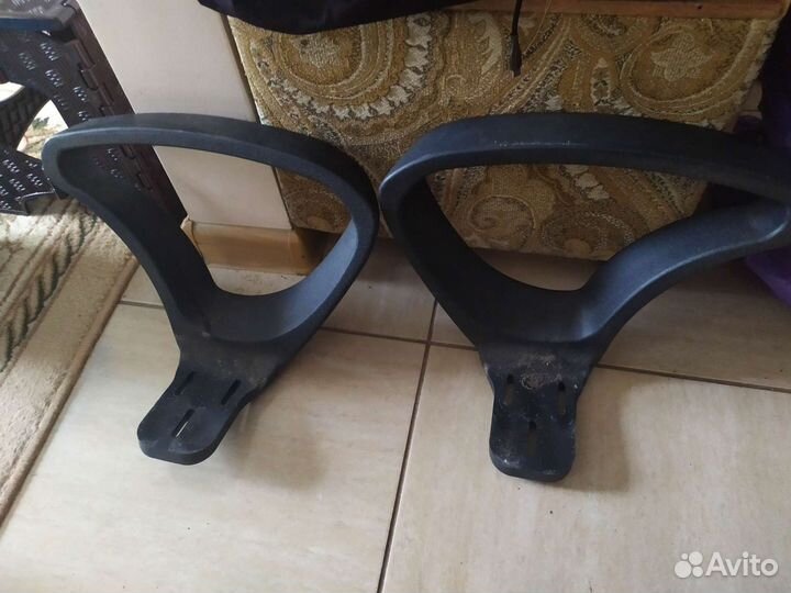 Подлокотник для компьютерного стула