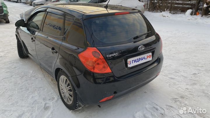 Рычаг задний поперечный правый Kia Ceed (ED) 55210