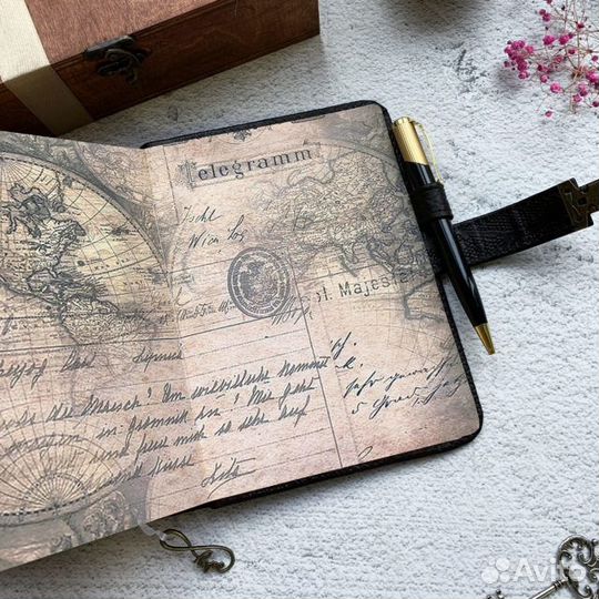 Люкс: Кожаный именной ежедневник Люкс из кожи под крокодила с винтажной застежкой - идеальный подаро