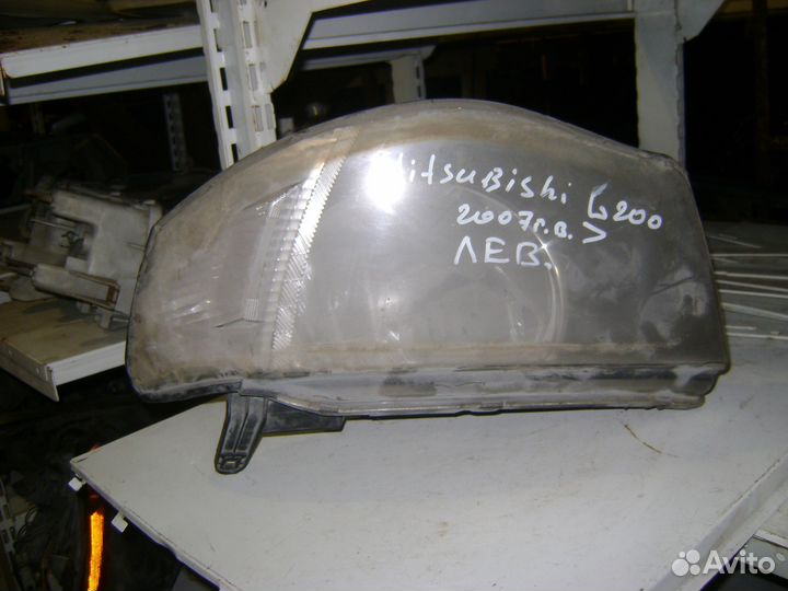 Фара передняя левая Mitsubishi L200 KB