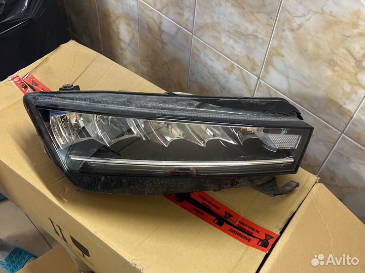 Фара правая Skoda Octavia A8