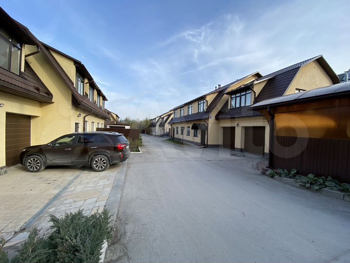 Таунхаус 250 м² на участке 6 сот.