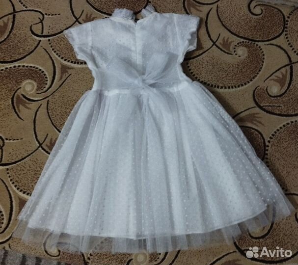 Платье белое праздничное