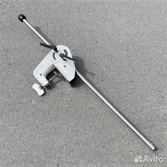 Струбцина крепления датчика эхолота поворотная