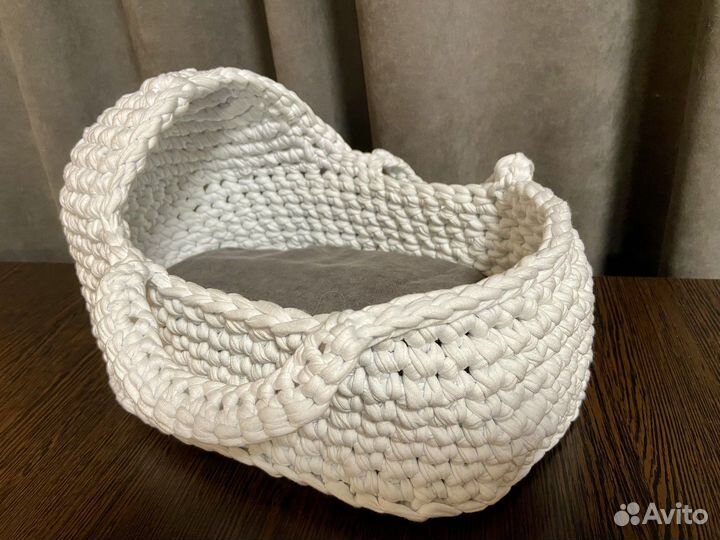 Вязаная люлька для куклы