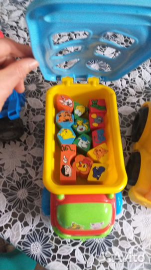 Грузовики и трактор