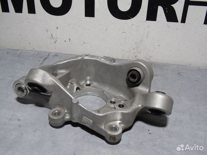 Кулак задний правый lexus IS 2017