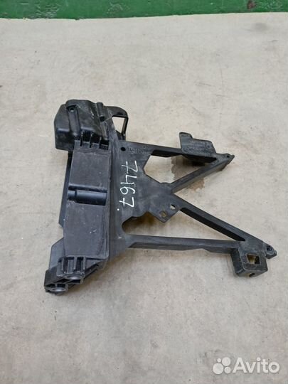 Кронштейн передней панели левый Mercedes-Benz X253