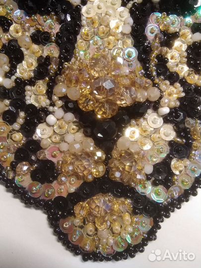 Вышитая аппликация 