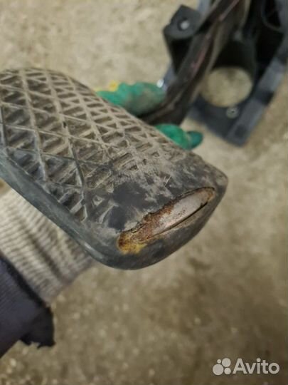 Педаль тормоза Mercedes-Benz S-Klass седан