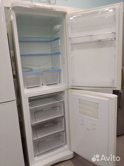 Холодильник бу с большой морозильной камерой