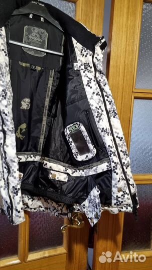 Продам сноубордическую куртку размер XS