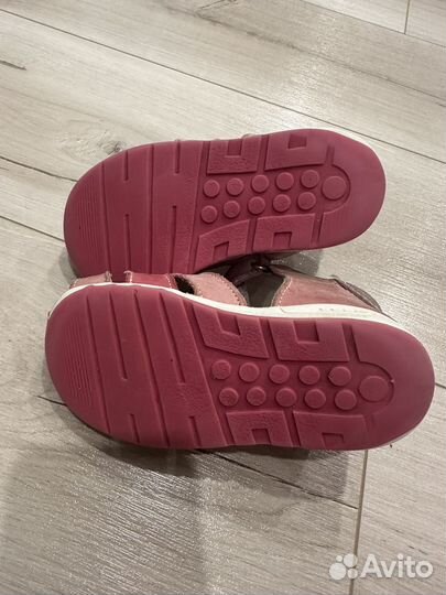 Сандалии для девочки 23 размер. Скороход