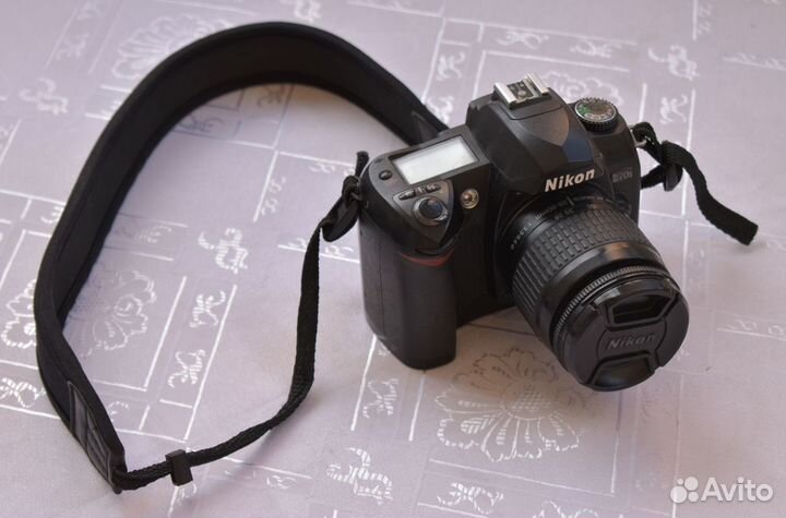 Зеркальный фотоаппарат Nikon D70s с объективом