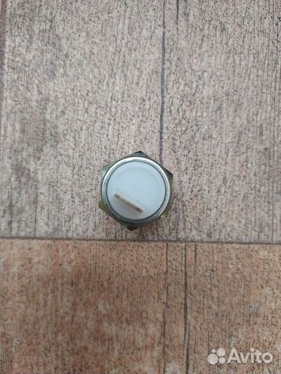 Датчик аварийного давления масла