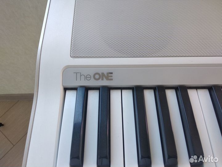 Смарт-синтезатор The One Light Smart Piano