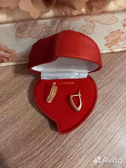 Золотые серьги