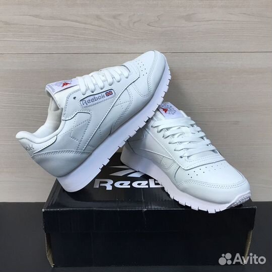 Кроссовки Reebok Classic белые женские