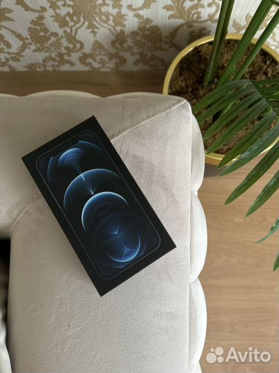 Коробка от iPhone 12 pro
