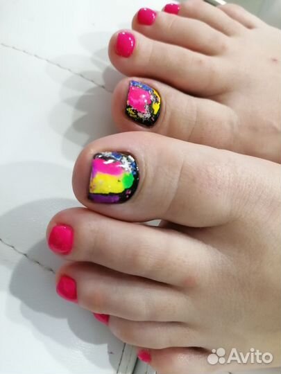 Маникюр и педикюр